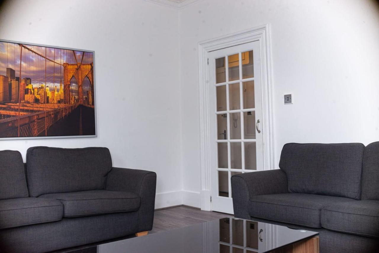 Entire Fabulous 2Bedroom First Floor Flat Located Within Close Proximity To City Centre & University Of Aberdeen With Private Parking 외부 사진