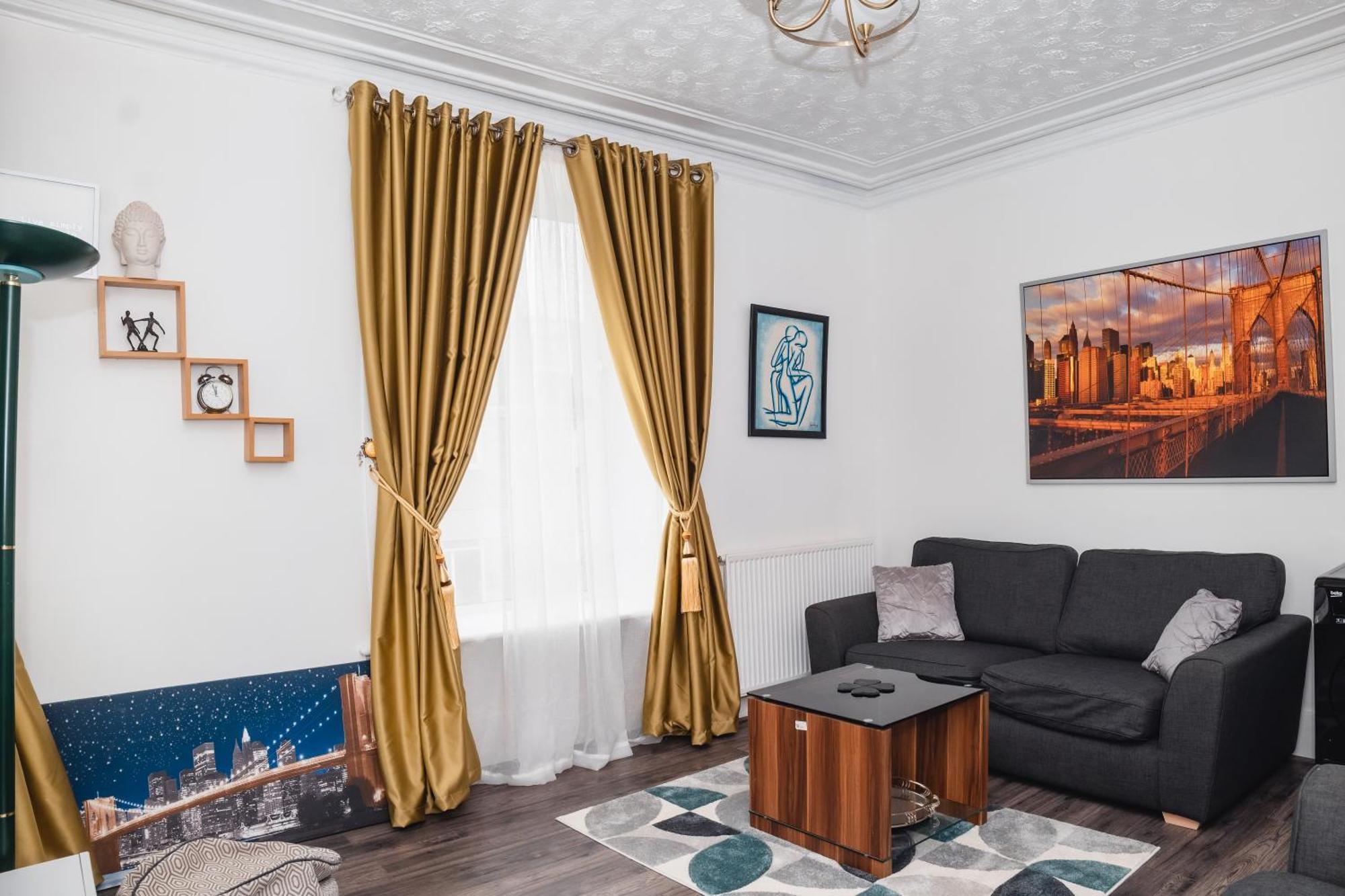 Entire Fabulous 2Bedroom First Floor Flat Located Within Close Proximity To City Centre & University Of Aberdeen With Private Parking 외부 사진