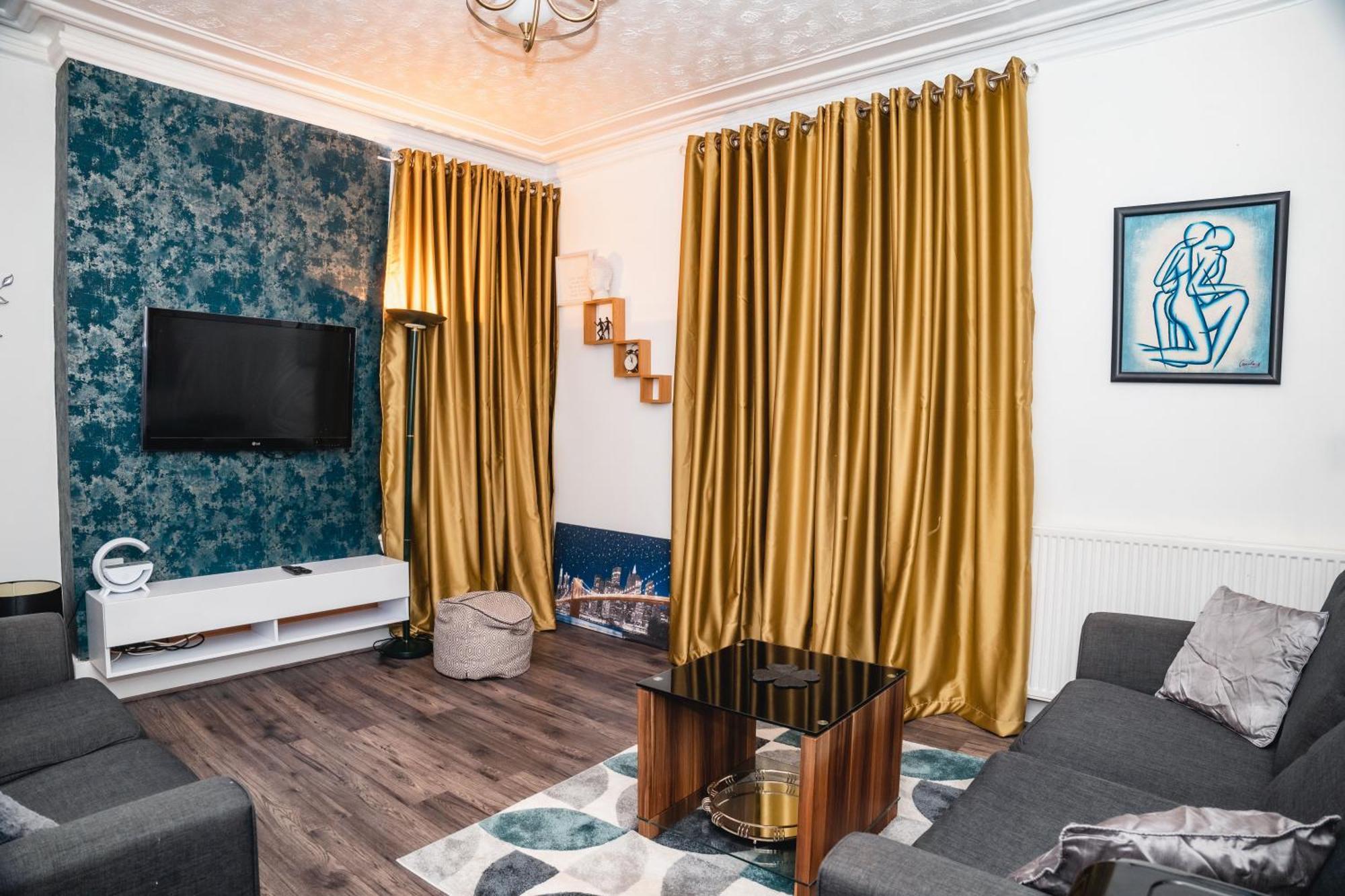 Entire Fabulous 2Bedroom First Floor Flat Located Within Close Proximity To City Centre & University Of Aberdeen With Private Parking 외부 사진